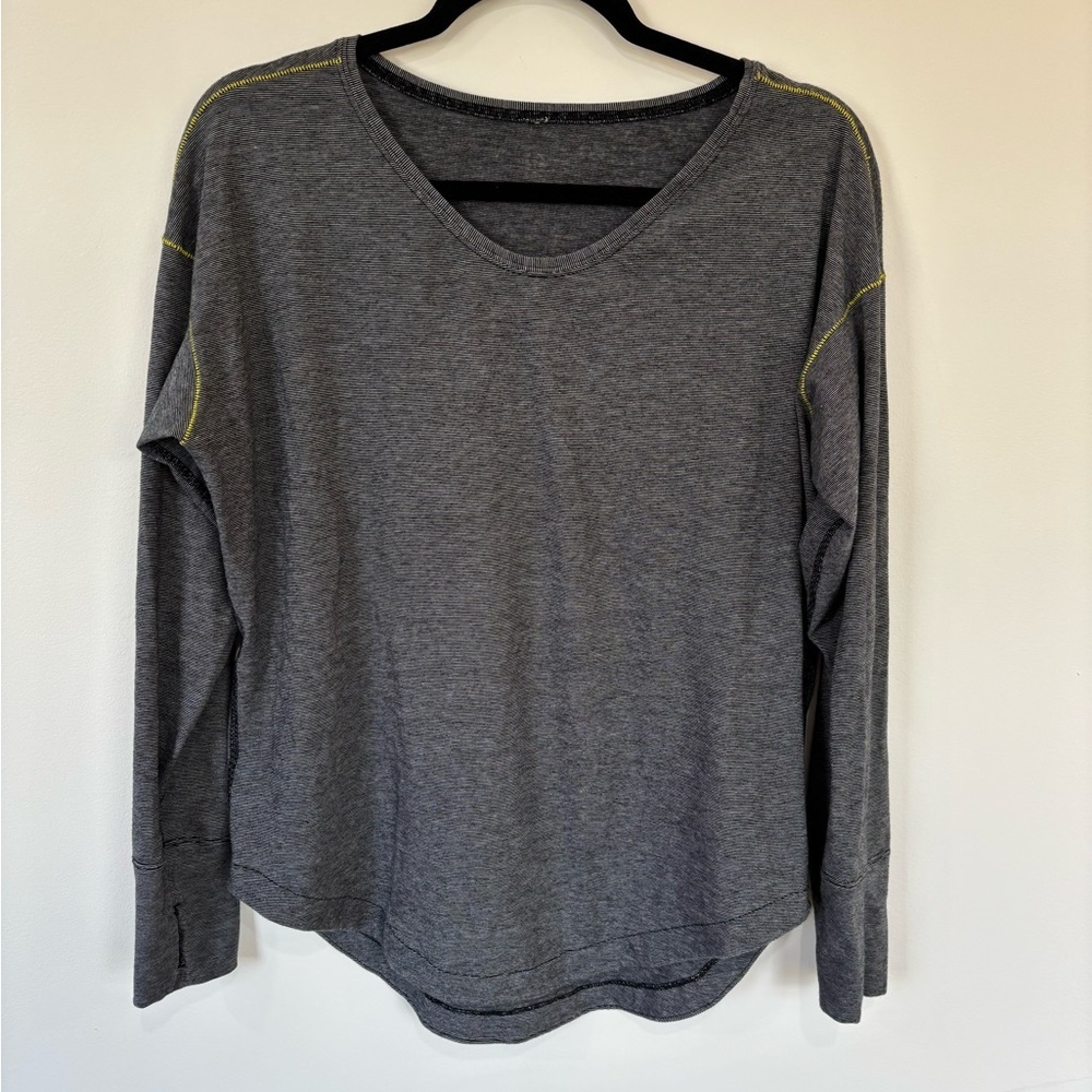 LULULEMON GRAY CONTRAST STITCHING TOP LONG SLEEVE